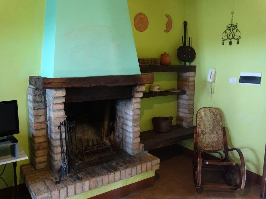Casale Poggio Colpiccione Daire Passignano sul Trasimeno Dış mekan fotoğraf