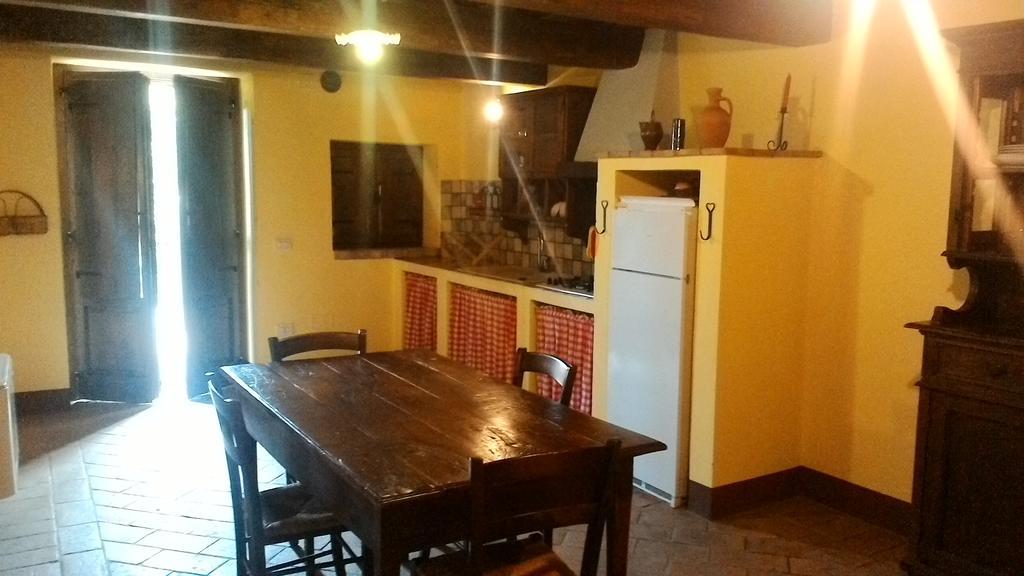 Casale Poggio Colpiccione Daire Passignano sul Trasimeno Dış mekan fotoğraf