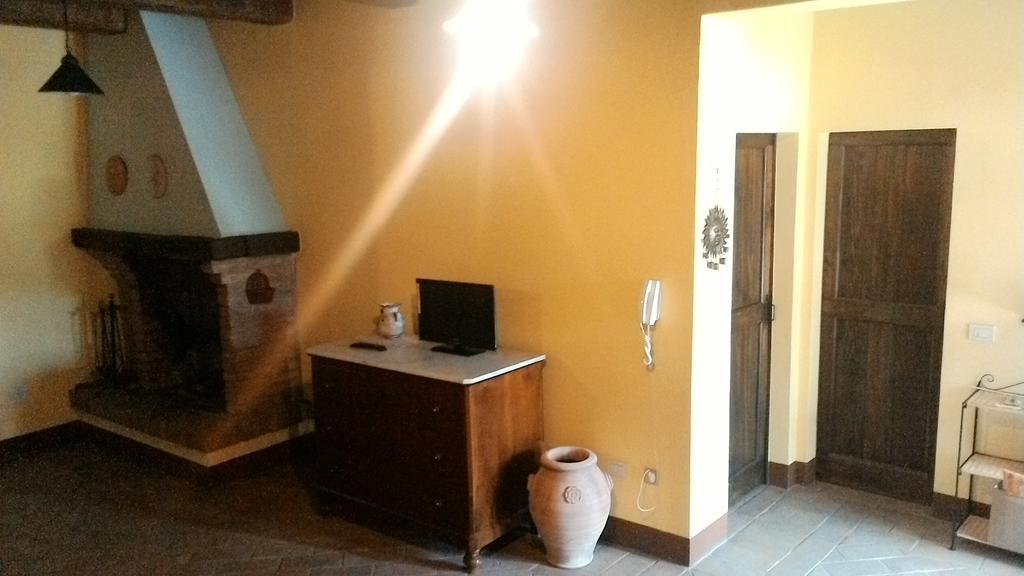 Casale Poggio Colpiccione Daire Passignano sul Trasimeno Dış mekan fotoğraf