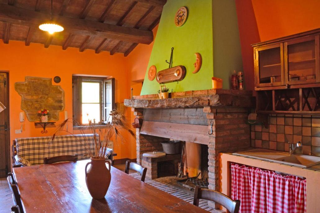 Casale Poggio Colpiccione Daire Passignano sul Trasimeno Dış mekan fotoğraf