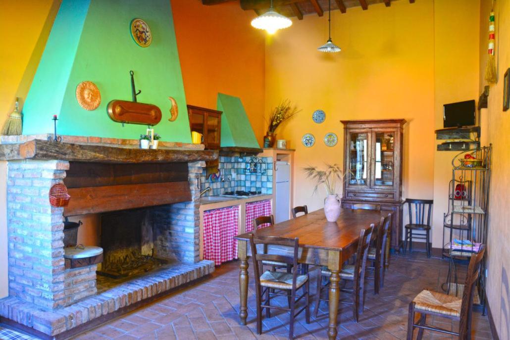 Casale Poggio Colpiccione Daire Passignano sul Trasimeno Dış mekan fotoğraf